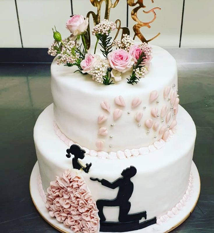 Cafe-Schwarz-Hochzeitstorte-Antrag